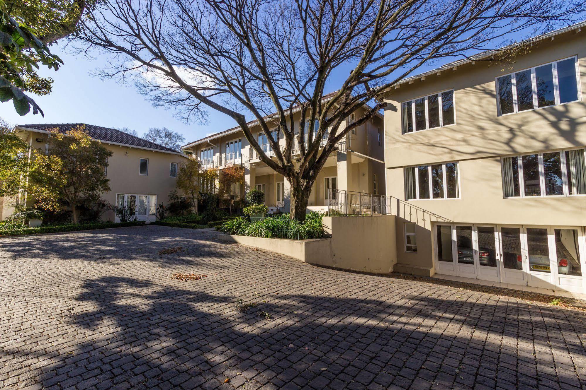 Q On First Guesthouse Johannesburg Esterno foto