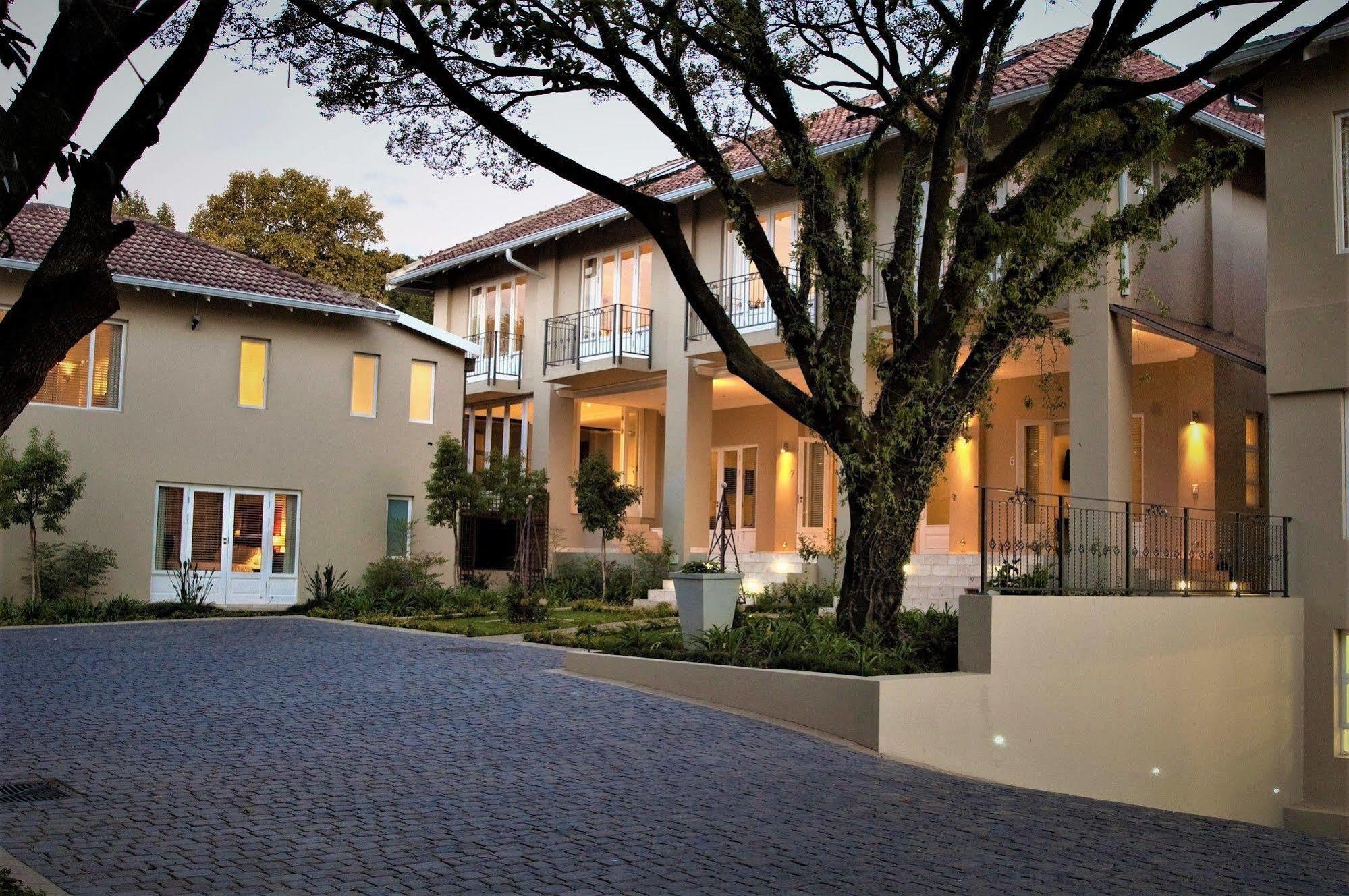 Q On First Guesthouse Johannesburg Esterno foto