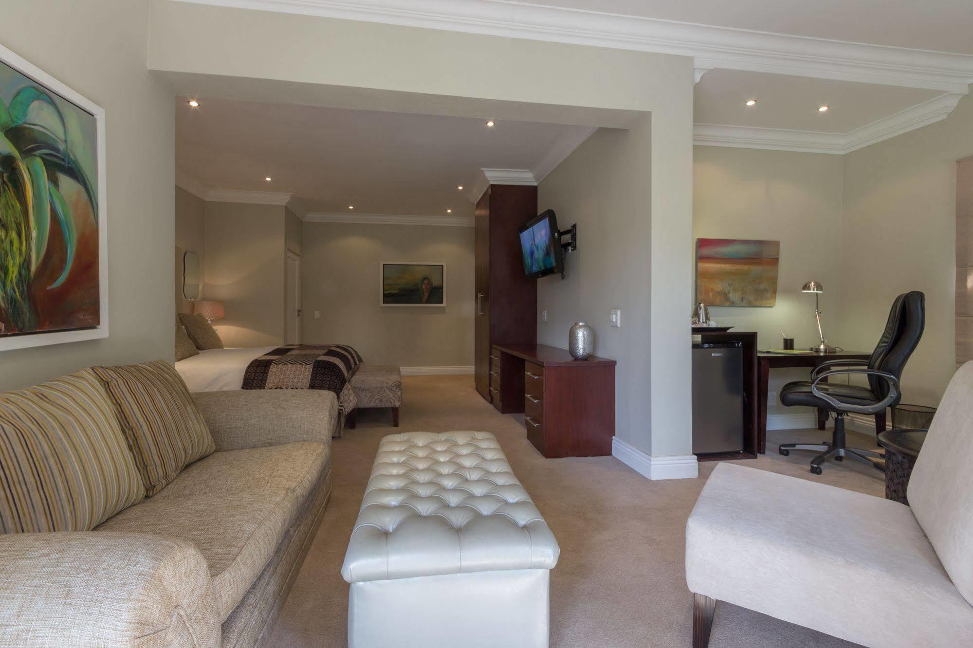 Q On First Guesthouse Johannesburg Esterno foto