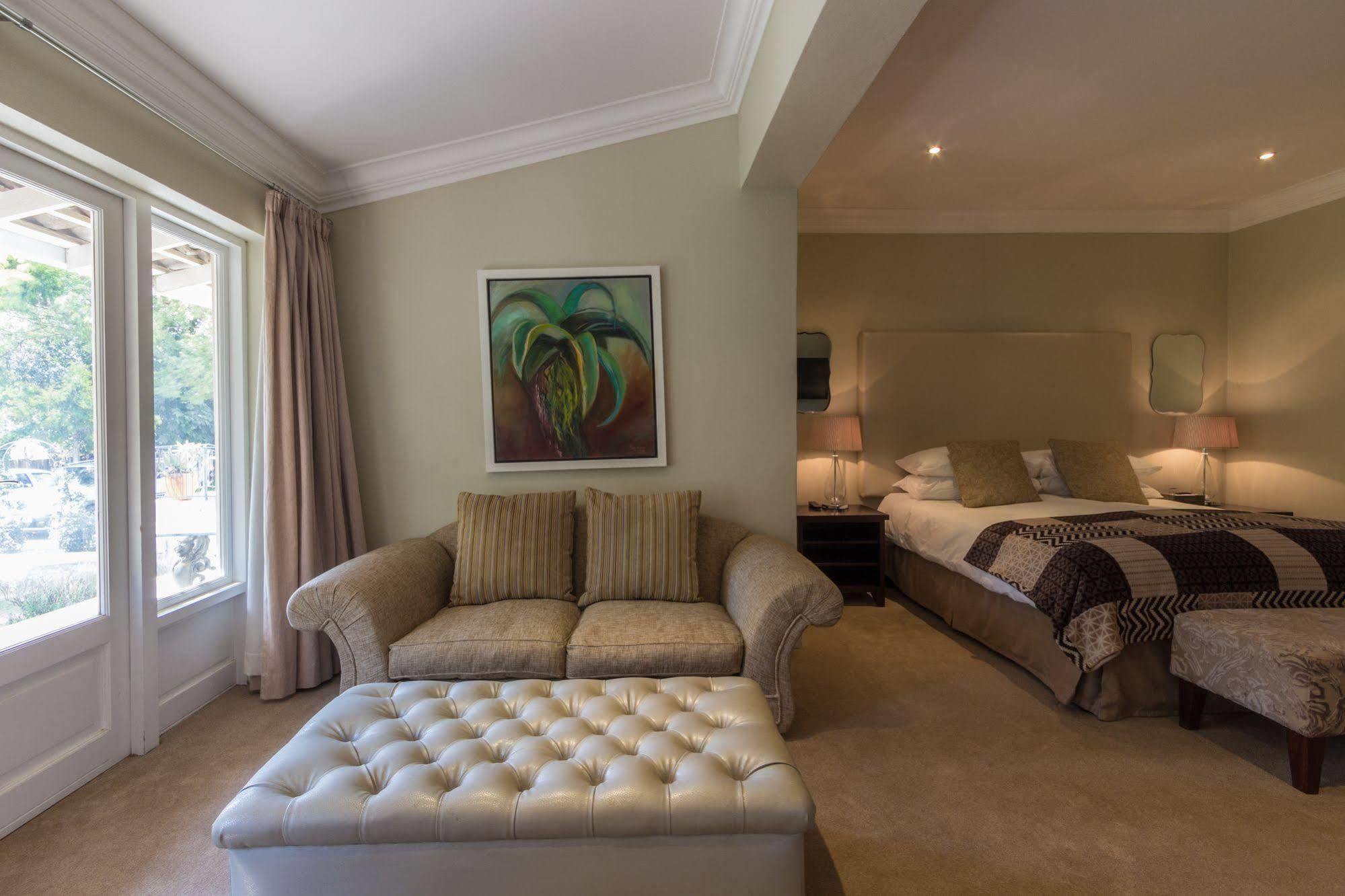 Q On First Guesthouse Johannesburg Esterno foto