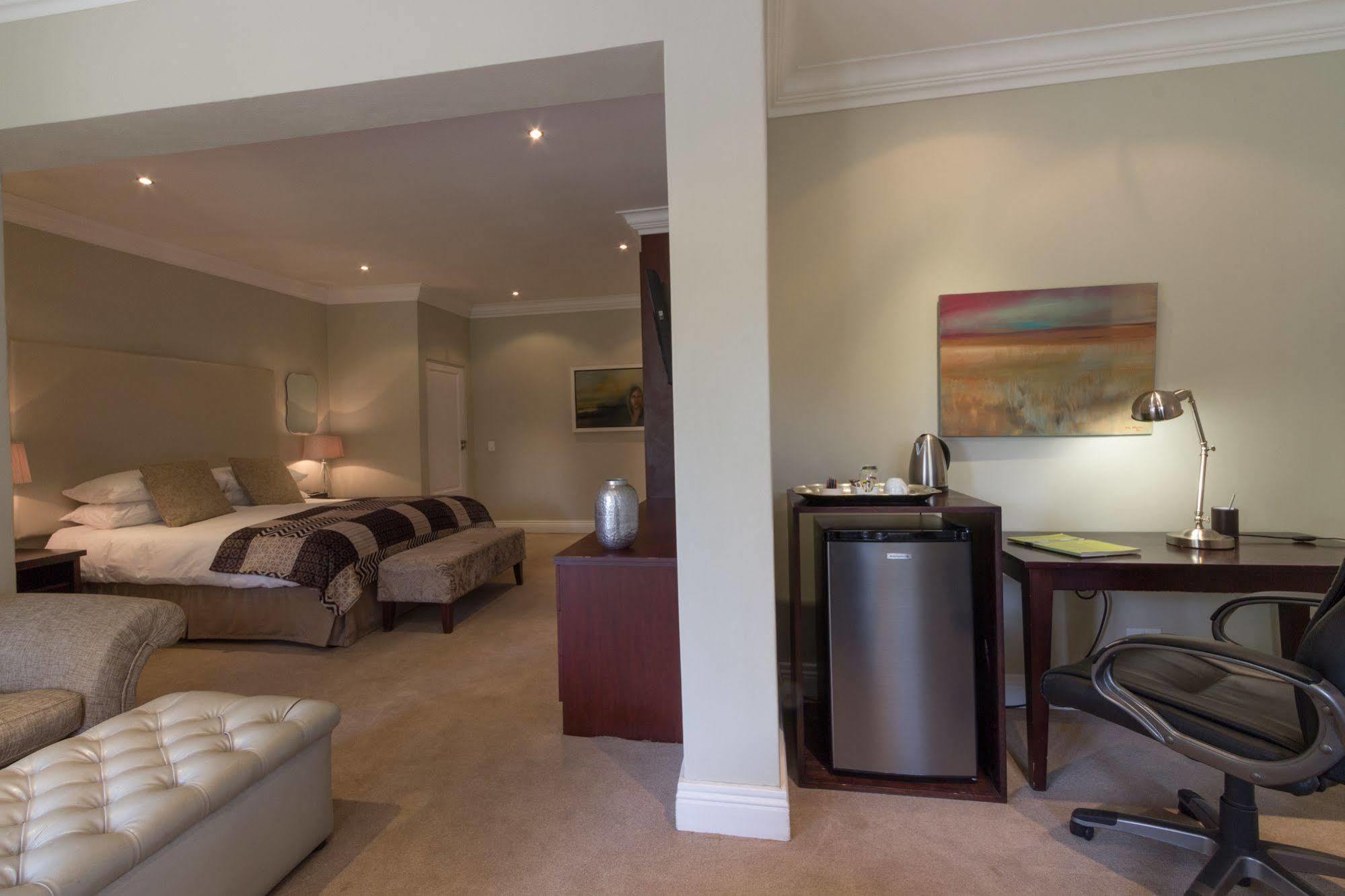 Q On First Guesthouse Johannesburg Esterno foto