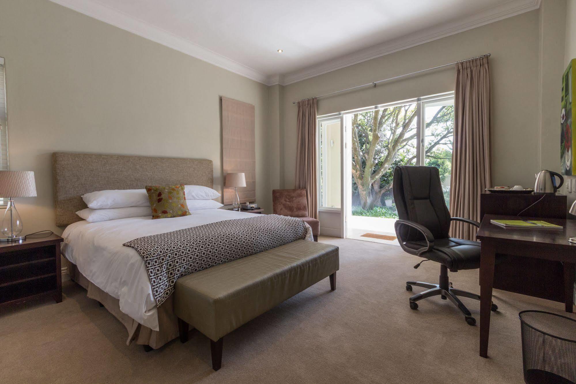 Q On First Guesthouse Johannesburg Esterno foto