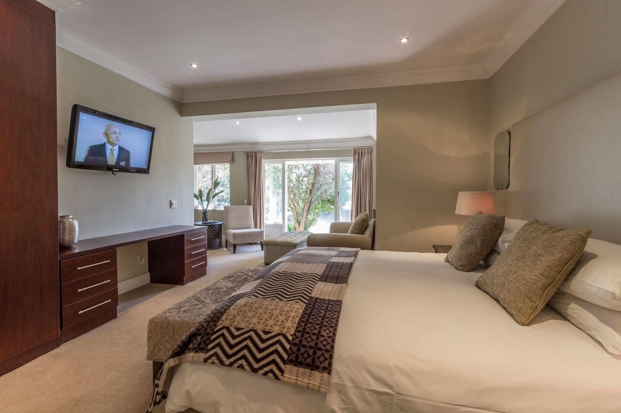 Q On First Guesthouse Johannesburg Esterno foto