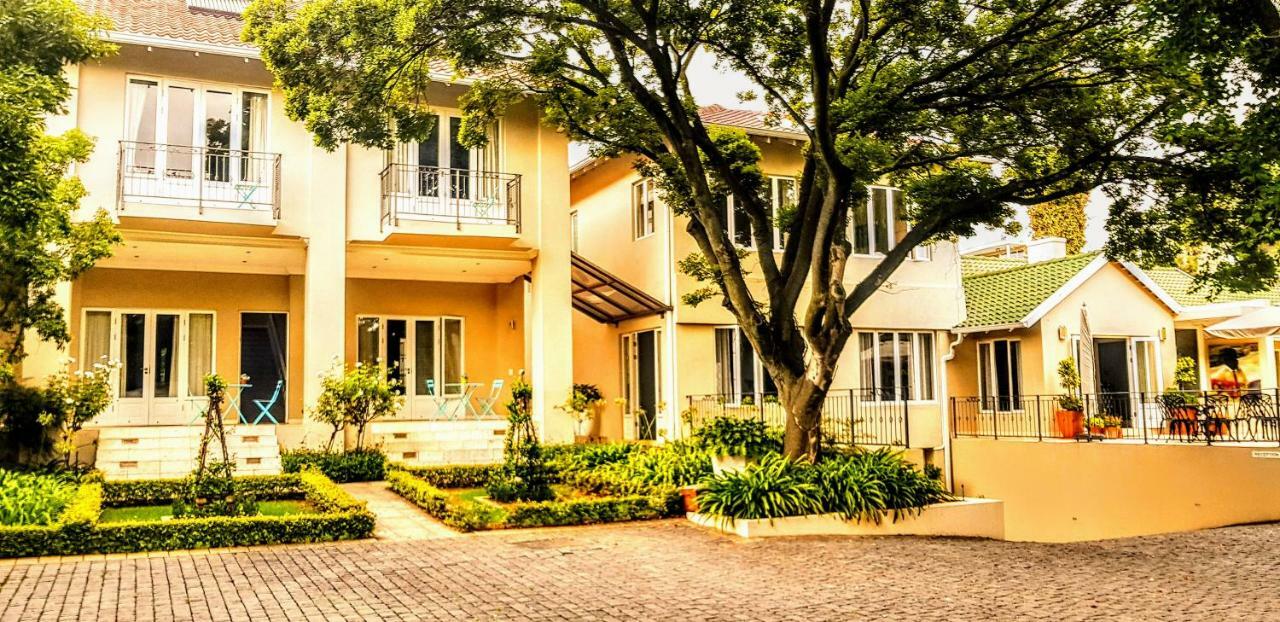 Q On First Guesthouse Johannesburg Esterno foto
