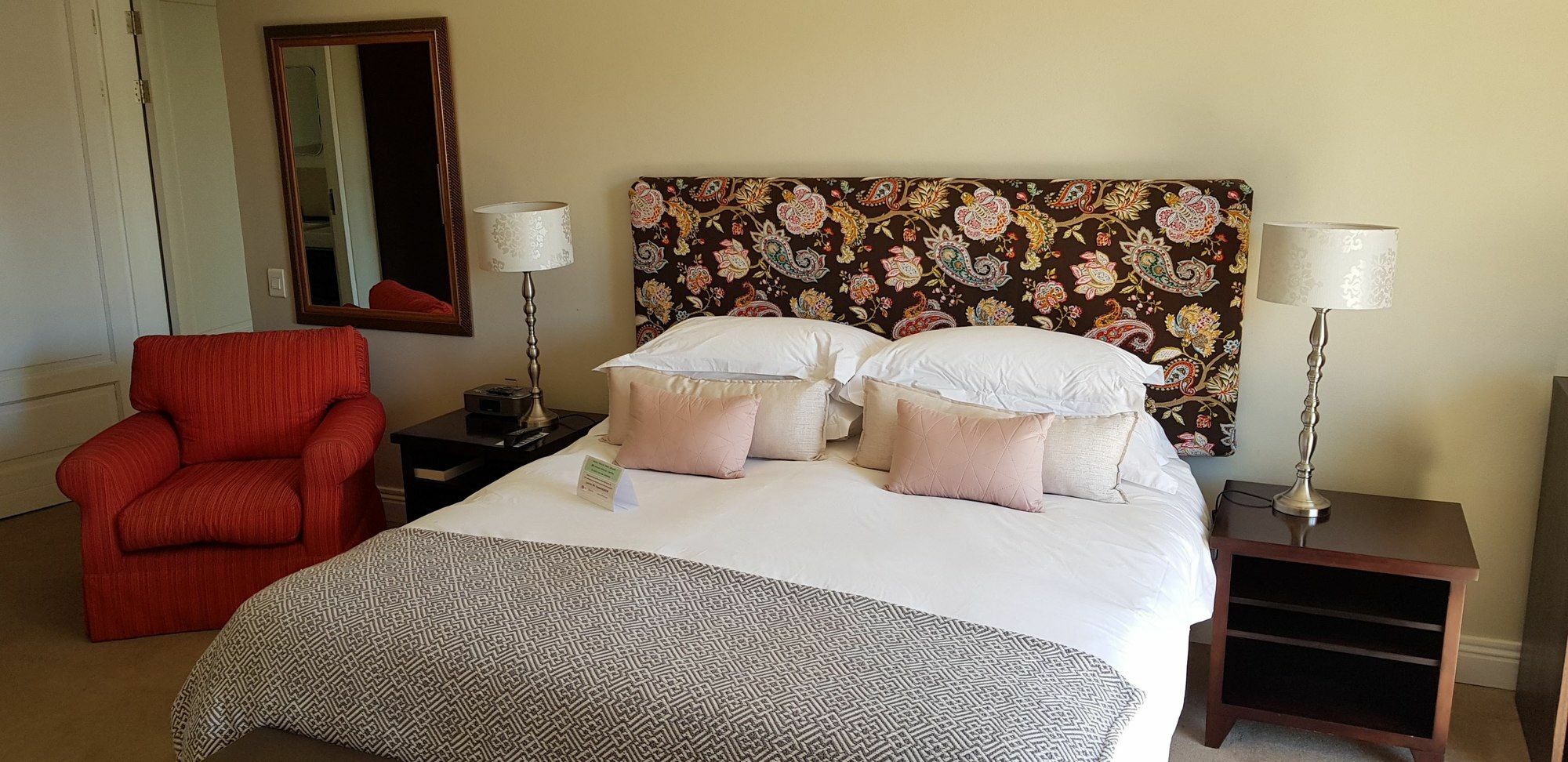 Q On First Guesthouse Johannesburg Esterno foto