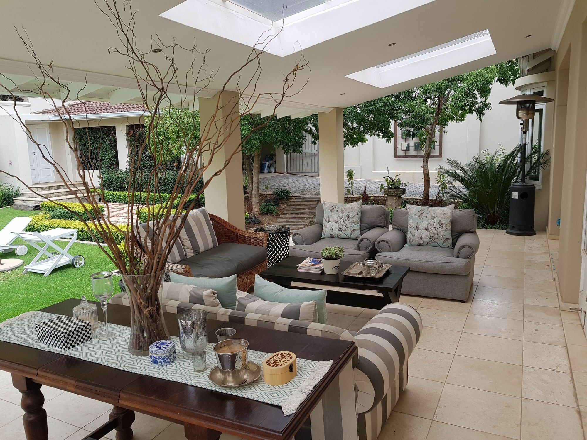Q On First Guesthouse Johannesburg Esterno foto