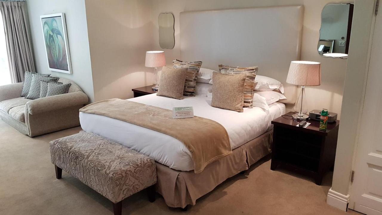 Q On First Guesthouse Johannesburg Esterno foto