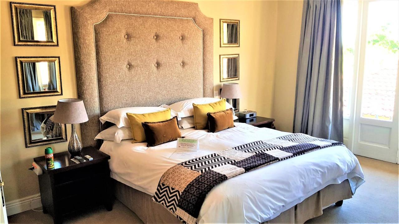 Q On First Guesthouse Johannesburg Esterno foto