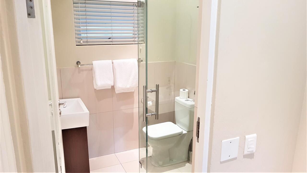Q On First Guesthouse Johannesburg Esterno foto