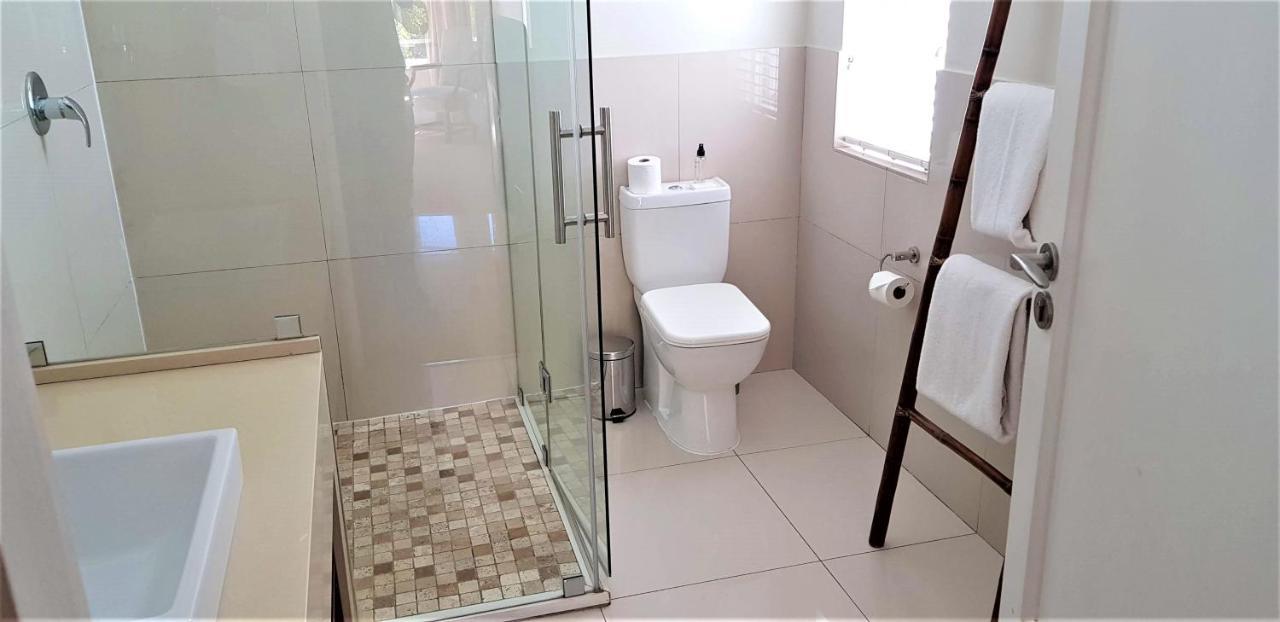Q On First Guesthouse Johannesburg Esterno foto