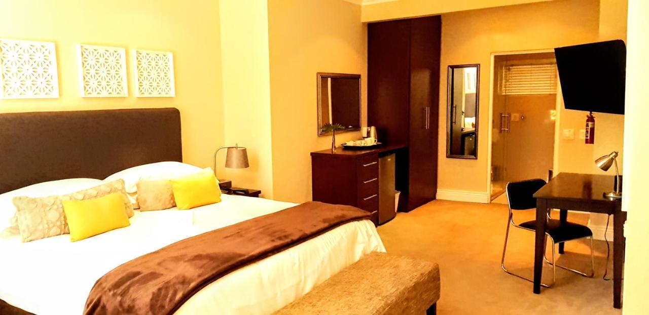 Q On First Guesthouse Johannesburg Esterno foto
