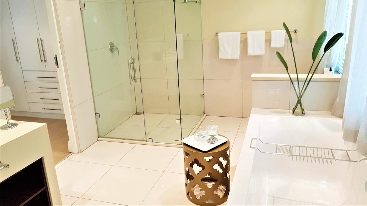 Q On First Guesthouse Johannesburg Esterno foto