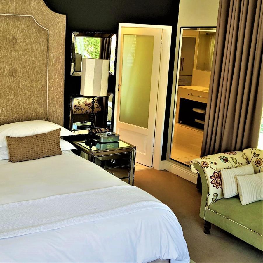 Q On First Guesthouse Johannesburg Esterno foto